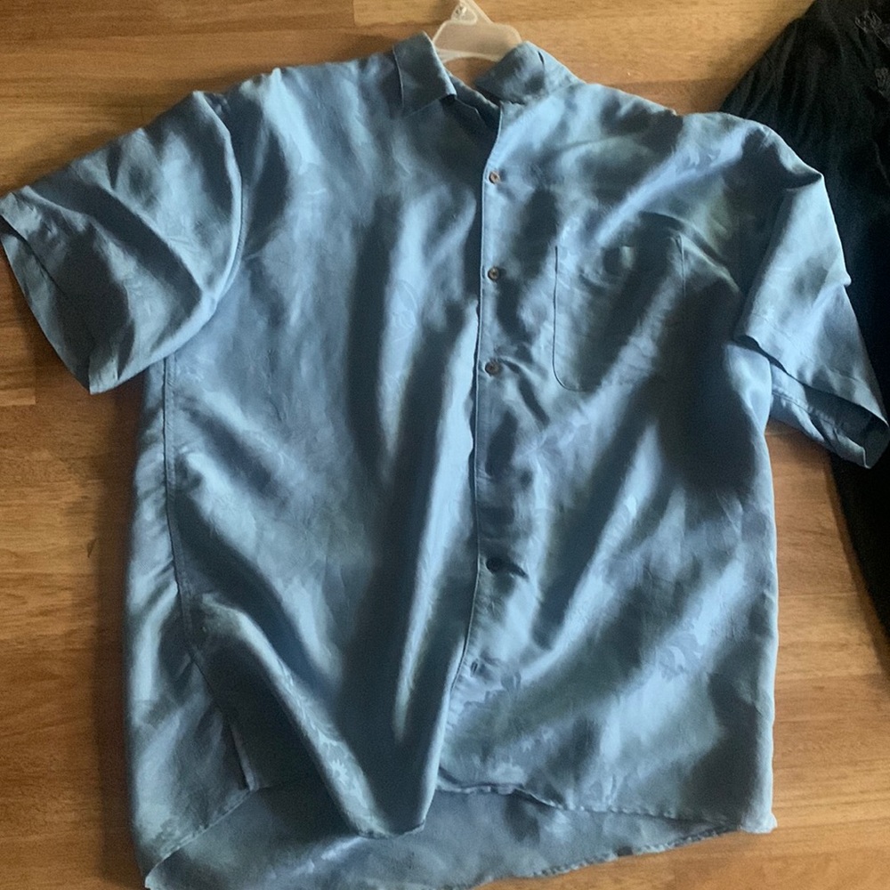 4 men’s button up t shirts